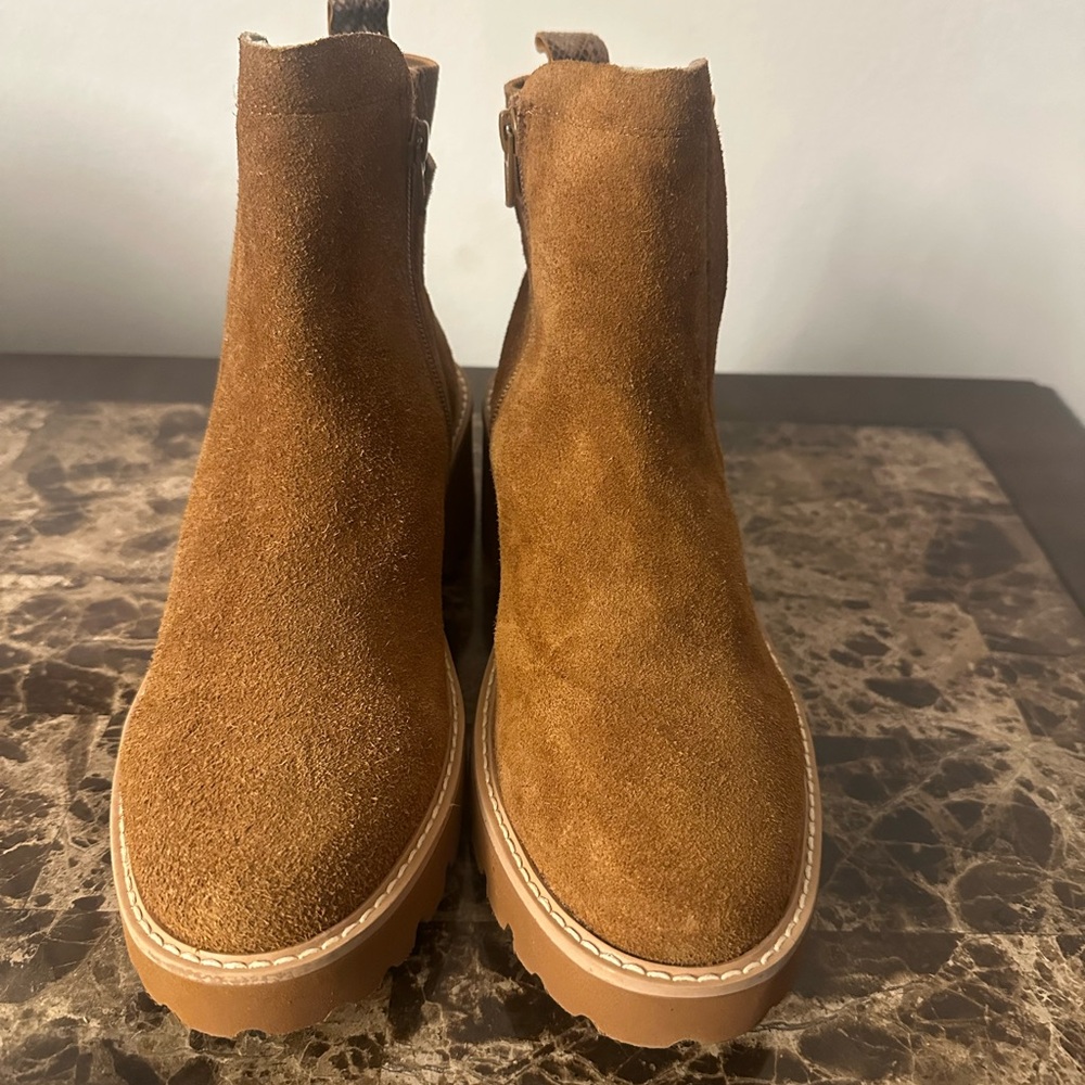 NWOT Van Eli Brown Textured Ankle Boots Size 9M